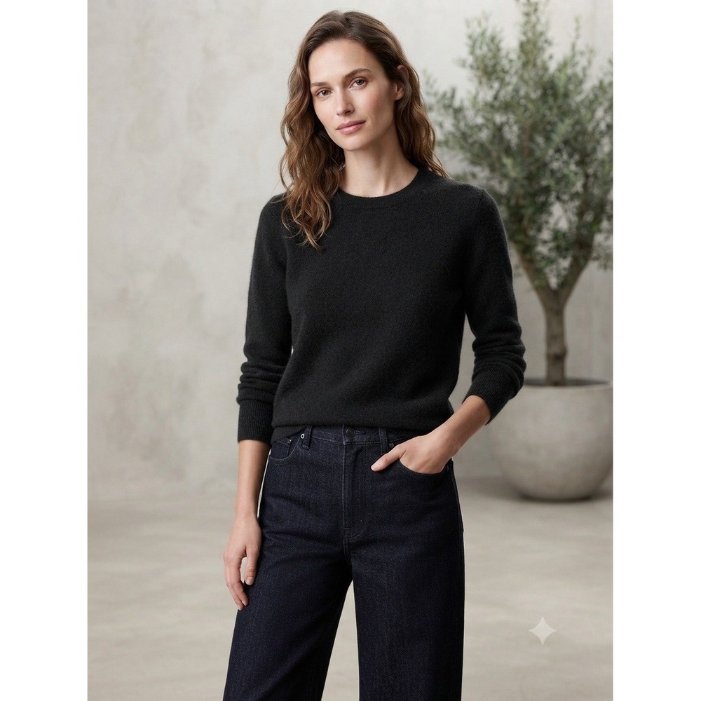 Uniqlo Black Crew Neck Sweater Women's Size L Long Sleeve Soft Knit Pullover